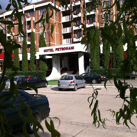 Hotel Petroshani srl Petroşani Exteriör bild