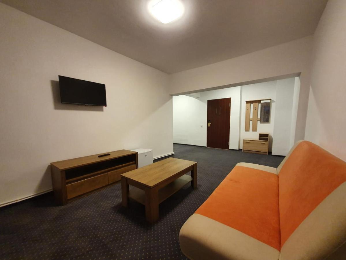 Hotel Petroshani srl Petroşani Exteriör bild