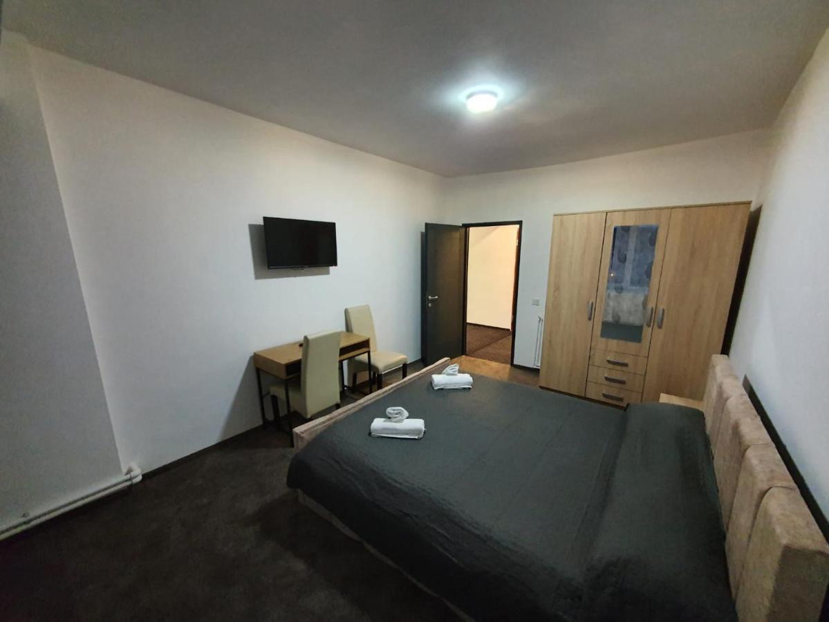 Hotel Petroshani srl Petroşani Exteriör bild
