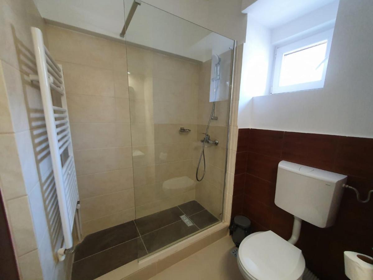 Hotel Petroshani srl Petroşani Exteriör bild