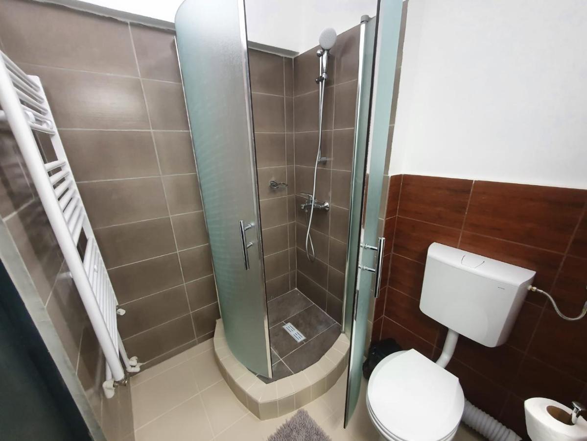 Hotel Petroshani srl Petroşani Exteriör bild