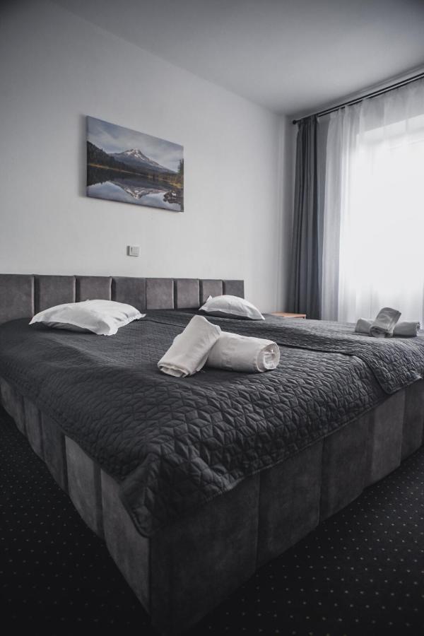 Hotel Petroshani srl Petroşani Exteriör bild