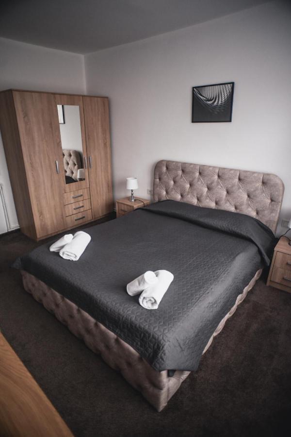 Hotel Petroshani srl Petroşani Exteriör bild