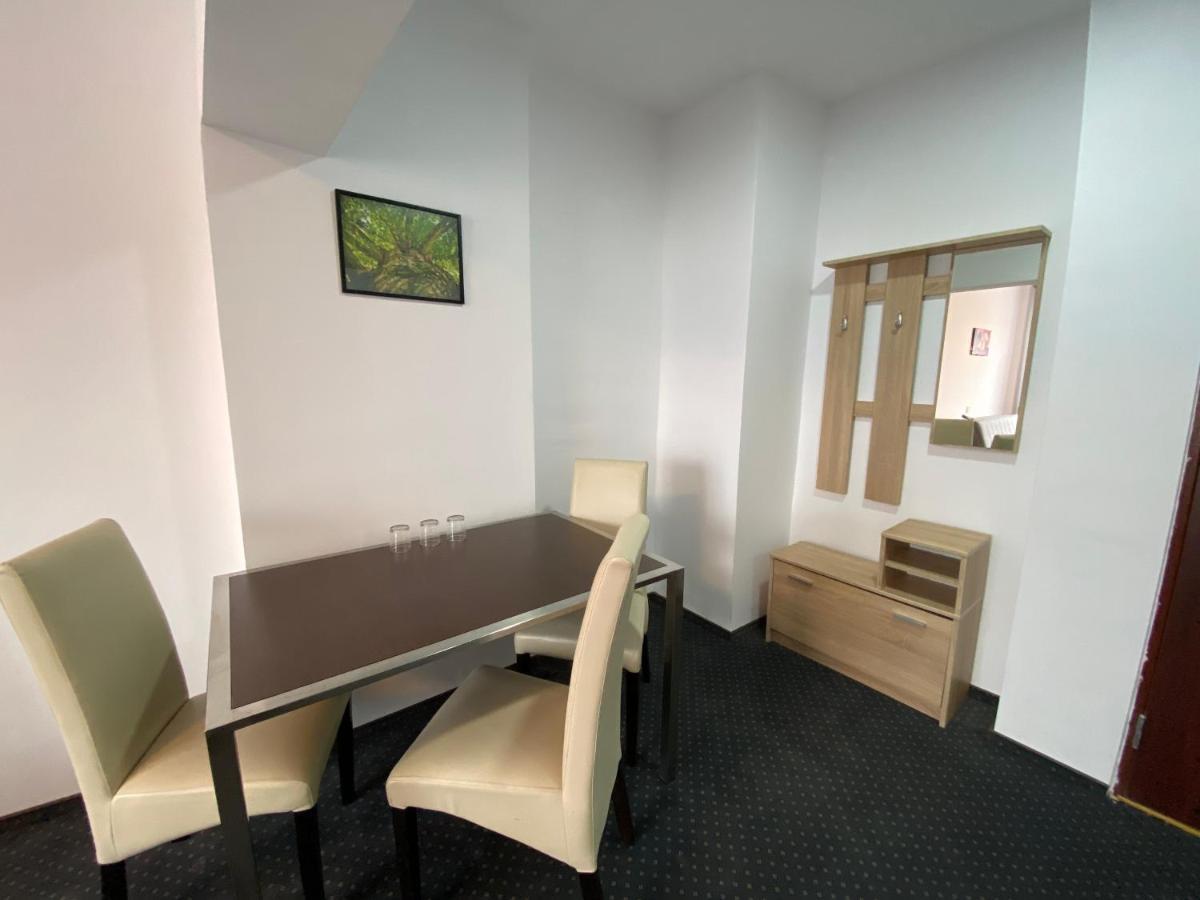 Hotel Petroshani srl Petroşani Exteriör bild