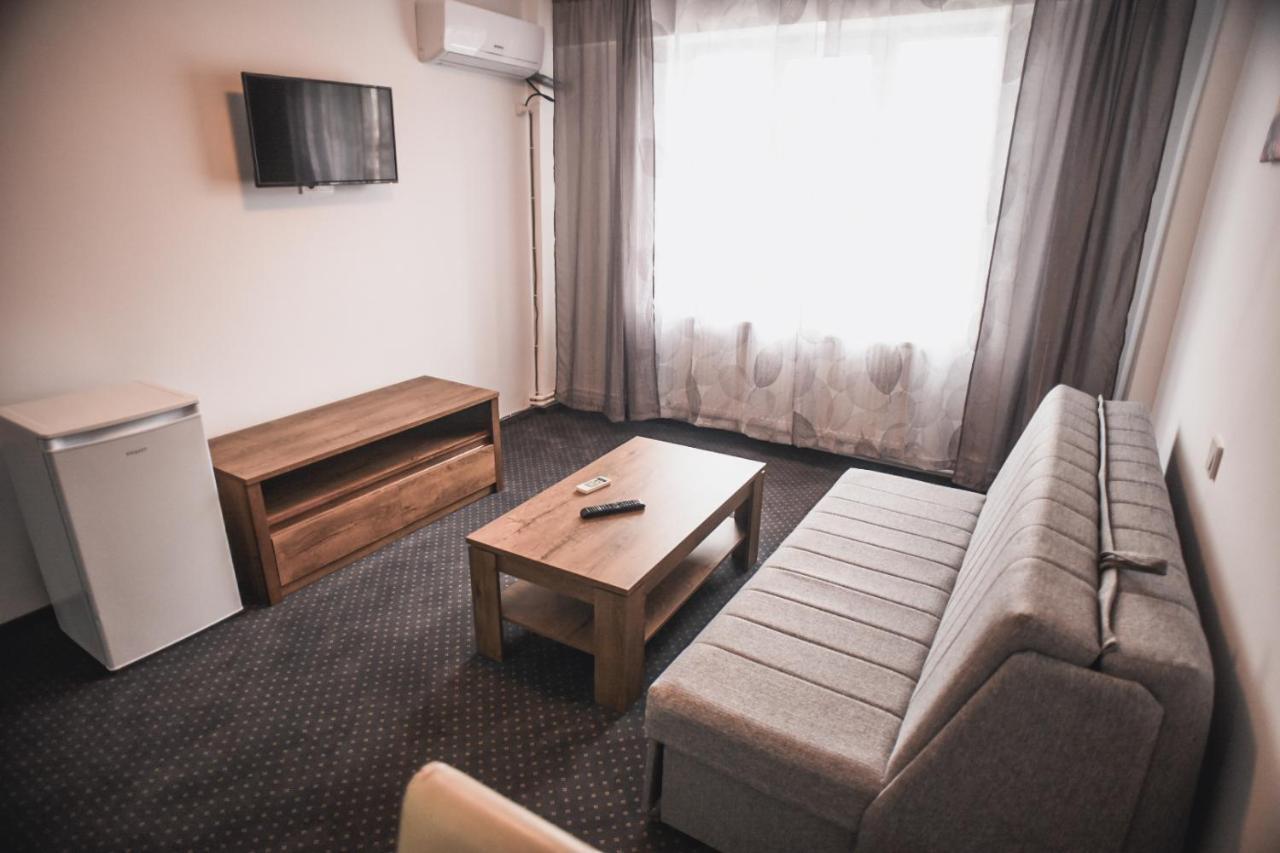 Hotel Petroshani srl Petroşani Exteriör bild