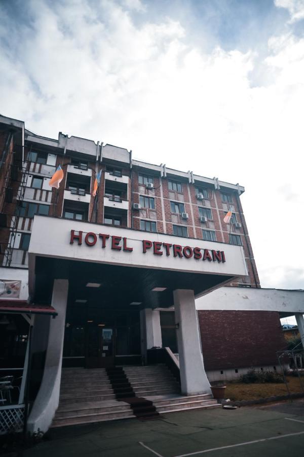 Hotel Petroshani srl Petroşani Exteriör bild