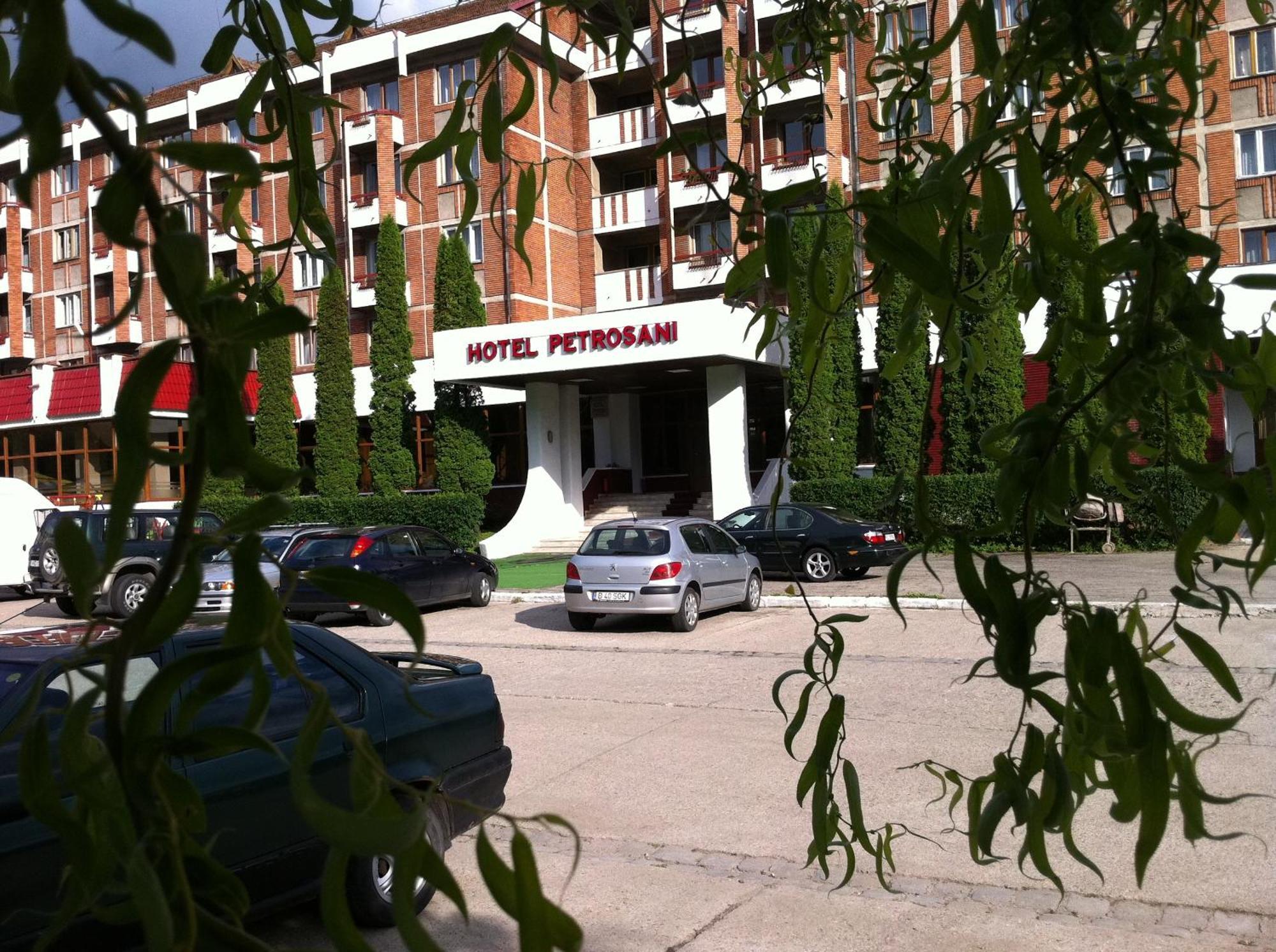 Hotel Petroshani srl Petroşani Exteriör bild